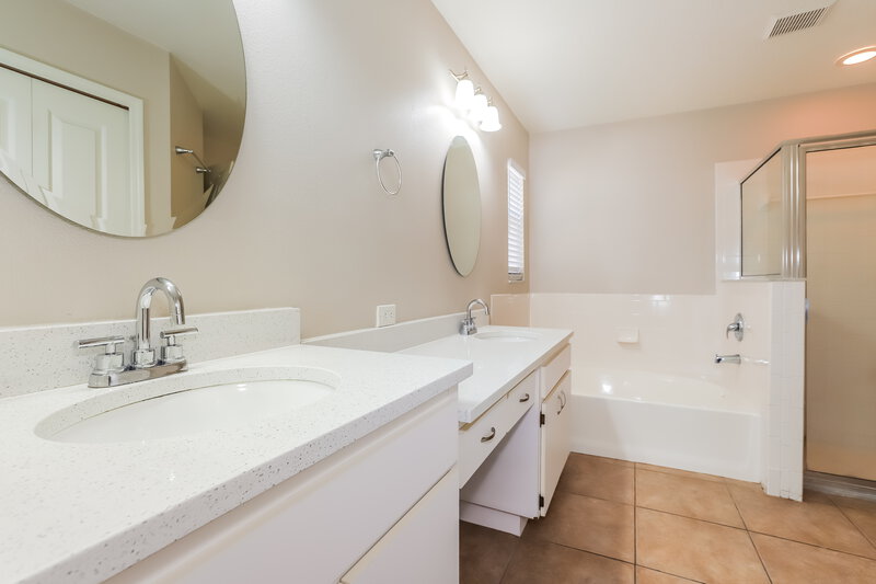 2,410/Mo, 11306 Yeager Ct Riverview, FL 33578 Main Bathroom View