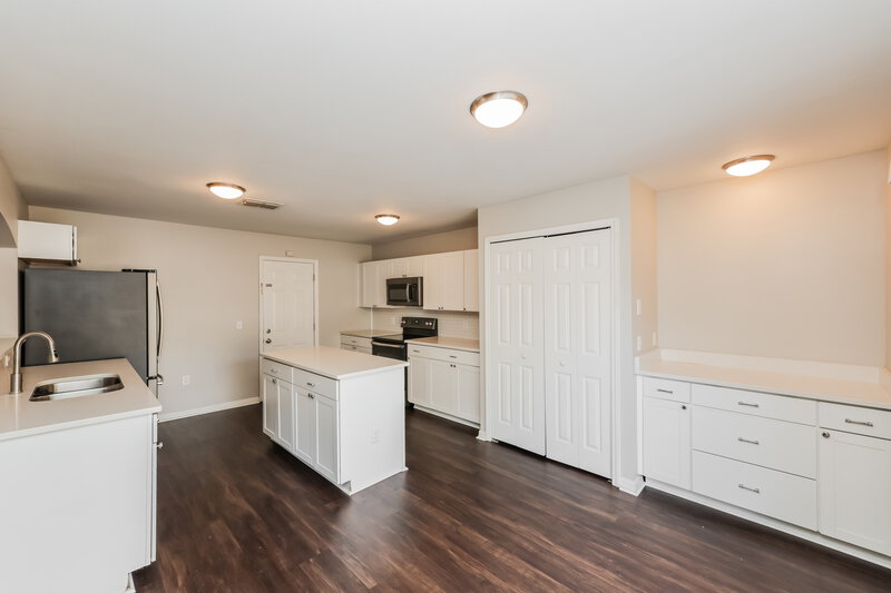 2,190/Mo, 11162 Summer Star Dr Riverview, FL 33579 Kitchen View 2