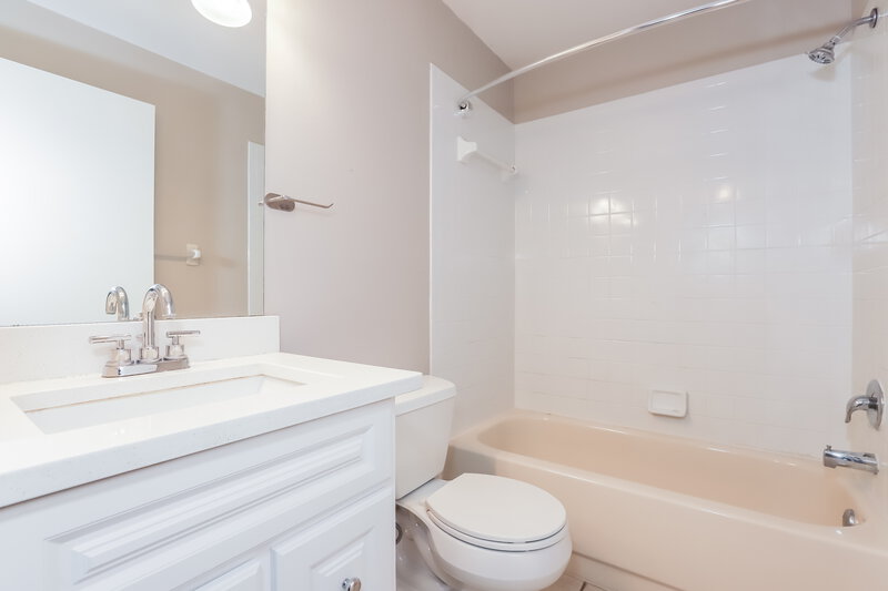 3,670/Mo, 1011 Hardwood Dr Valrico, FL 33596 Bathroom View