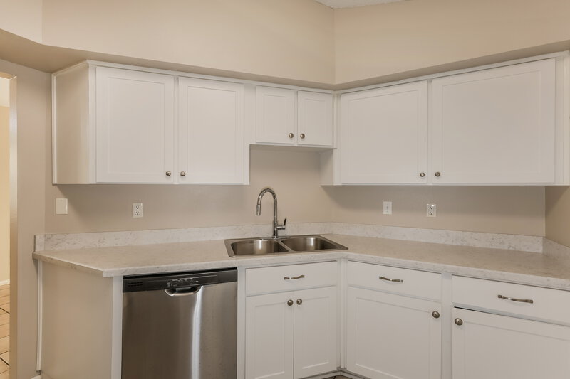 2,015/Mo, 227 Belfort Pl Valrico, FL 33594 Kitchen View 2