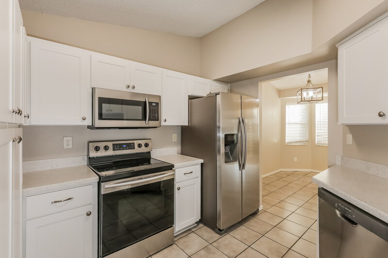 2,015/Mo, 227 Belfort Pl Valrico, FL 33594 Kitchen View 3