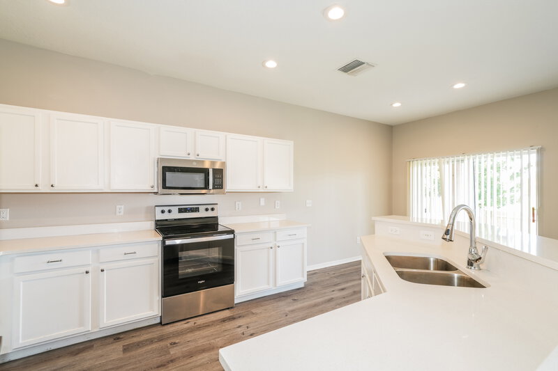 2,030/Mo, 748 Star Pointe Dr Seffner, FL 33584 Kitchen View