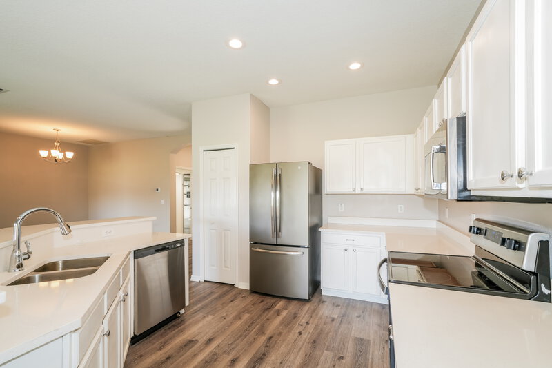 2,030/Mo, 748 Star Pointe Dr Seffner, FL 33584 Kitchen View 2