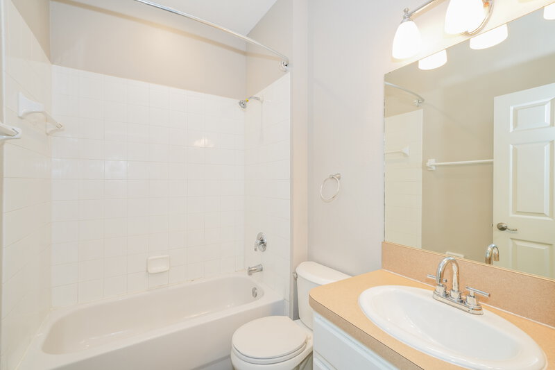 2,030/Mo, 748 Star Pointe Dr Seffner, FL 33584 Bathroom View