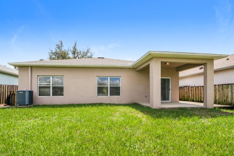 2,030/Mo, 748 Star Pointe Dr Seffner, FL 33584 Rear View