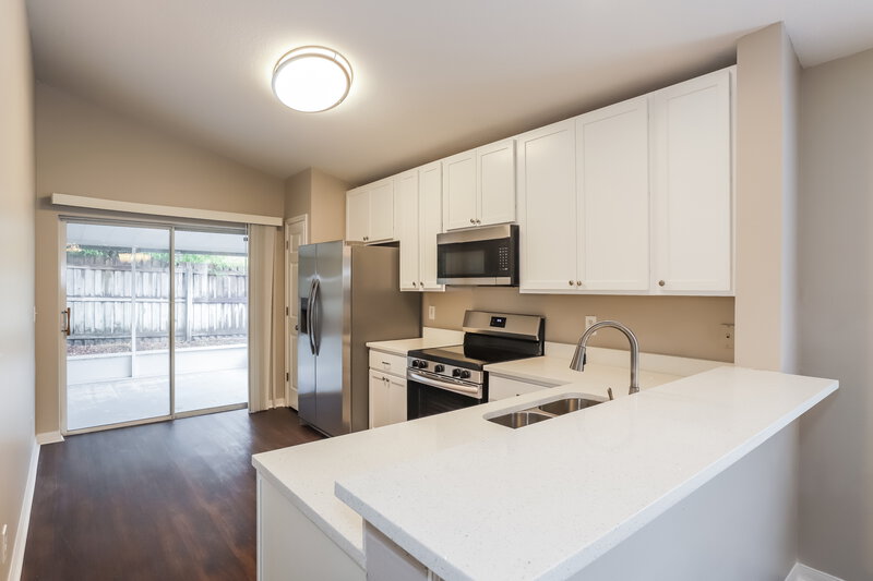 3,220/Mo, 748 Cape Cod Cir Valrico, FL 33594 Kitchen View