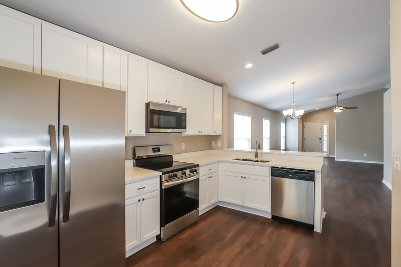 3,220/Mo, 748 Cape Cod Cir Valrico, FL 33594 Kitchen View 2