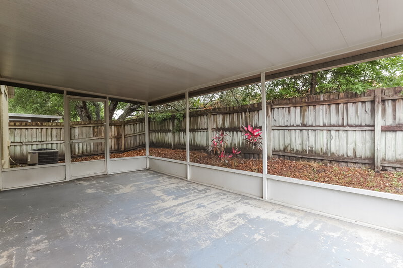 3,220/Mo, 748 Cape Cod Cir Valrico, FL 33594 Sun Room View