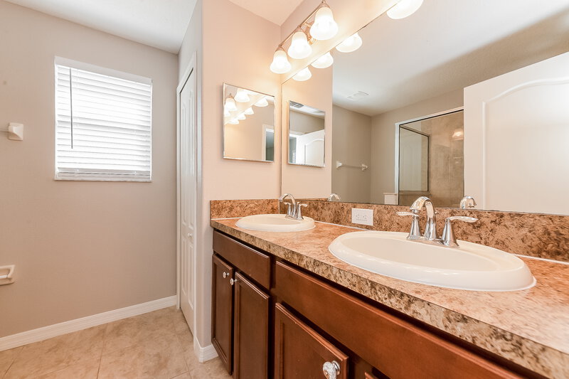 2,035/Mo, 1021 Seminole Sky Drive Ruskin, FL 33570 Main Bathroom View