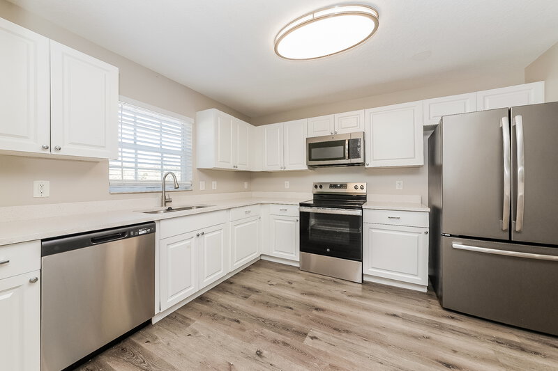 1,975/Mo, 1316 Bayou Pass Dr Ruskin, FL 33570 Kitchen View 2