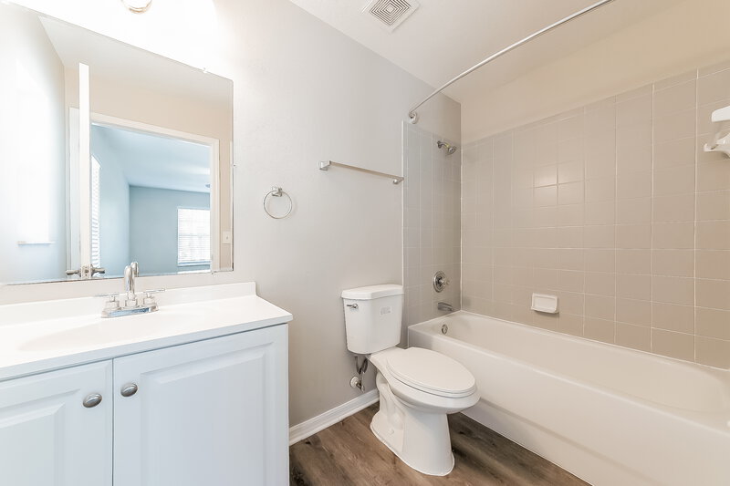 1,975/Mo, 1316 Bayou Pass Dr Ruskin, FL 33570 Main Bathroom View