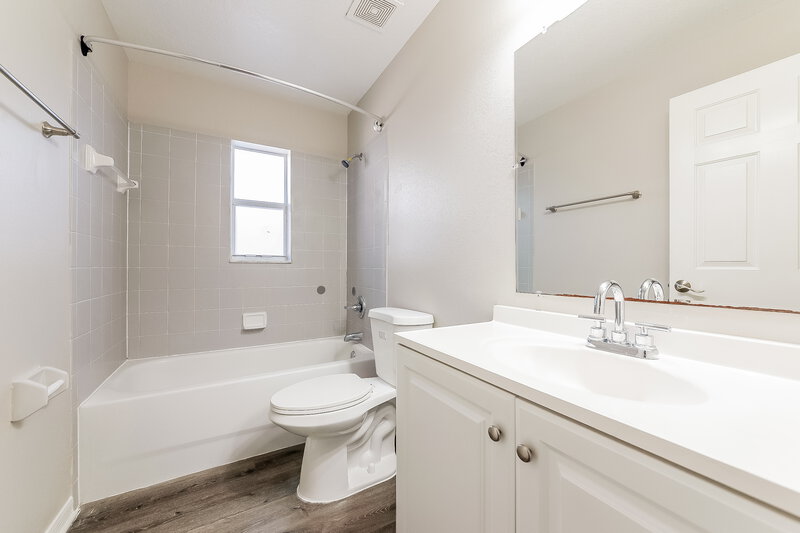 1,975/Mo, 1316 Bayou Pass Dr Ruskin, FL 33570 Bathroom View