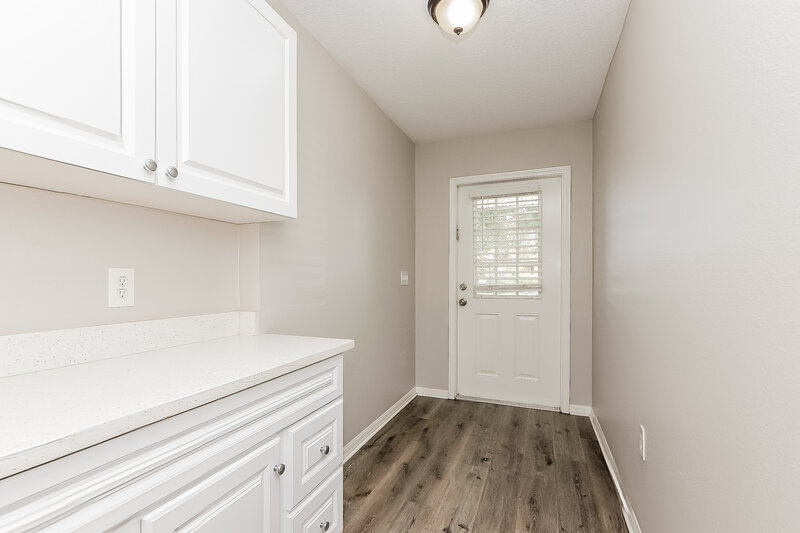 1,975/Mo, 1316 Bayou Pass Dr Ruskin, FL 33570 Hallway View