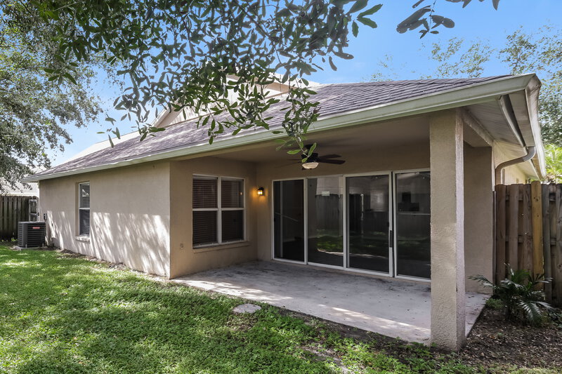 2,195/Mo, 6514 Summer Cove Dr Riverview, FL 33578 Rear View