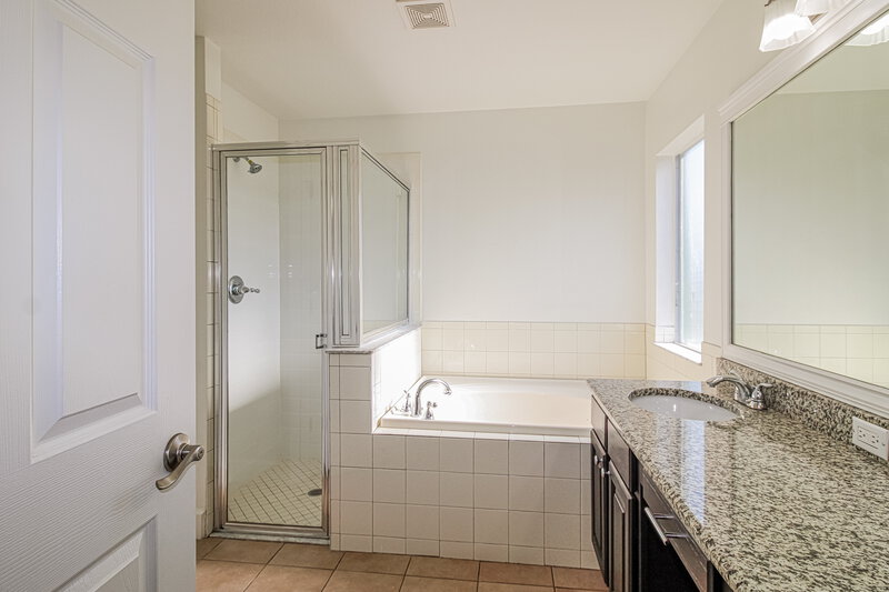 2,030/Mo, 5235 Greystone Dr Spring Hill, FL 34609 Main Bathroom View