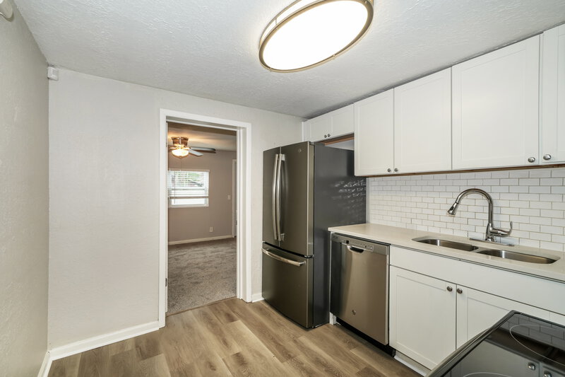 1,910/Mo, 1809 East Sitka Street Tampa, FL 33604 Kitchen View