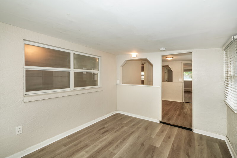 1,910/Mo, 1809 East Sitka Street Tampa, FL 33604 Sun Room View