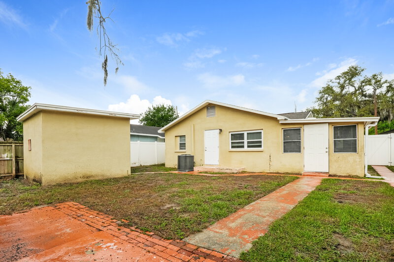 1,910/Mo, 1809 East Sitka Street Tampa, FL 33604 Rear View