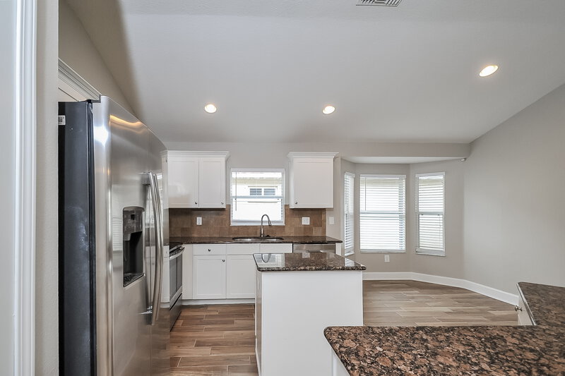 2,045/Mo, 451 Stone Briar Dr Ruskin, FL 33570 Kitchen View 2