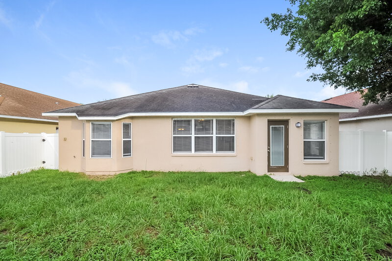 2,045/Mo, 451 Stone Briar Dr Ruskin, FL 33570 Rear View