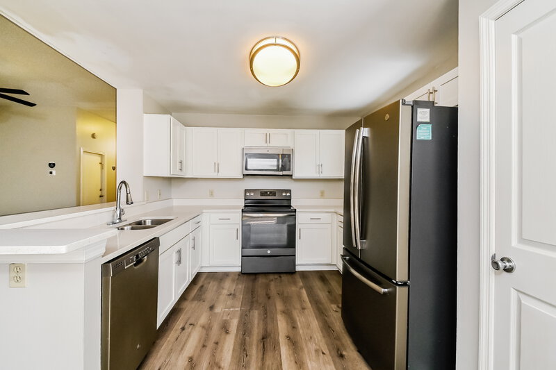 2,205/Mo, 552 Beth Ann St Valrico, FL 33594 Kitchen View