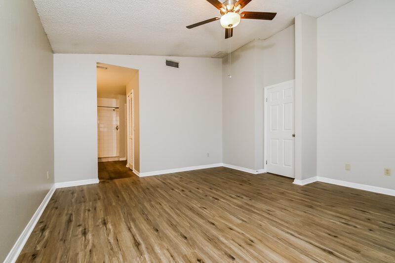 2,205/Mo, 552 Beth Ann St Valrico, FL 33594 Main Bedroom View 2