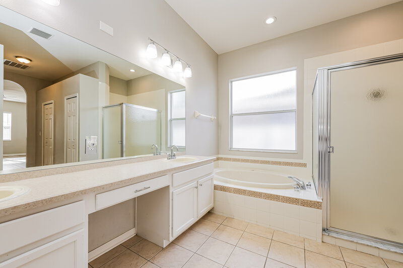 1,925/Mo, 16326 Laurel Garden Ct Spring Hill, FL 34610 Main Bathroom View
