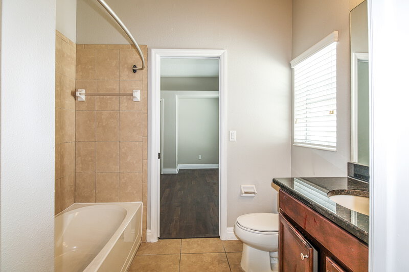 2,355/Mo, 12307 Cricklewood Dr Spring Hill, FL 34610 Main Bathroom View 2