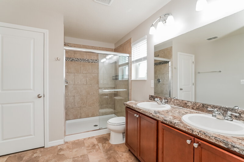 2,400/Mo, 10635 Laguna Plains Drive Riverview, FL 33578 Main Bathroom View