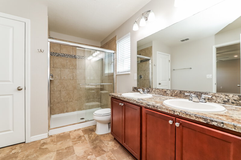 2,280/Mo, 10635 Laguna Plains Drive Riverview, FL 33578 Main Bathroom View
