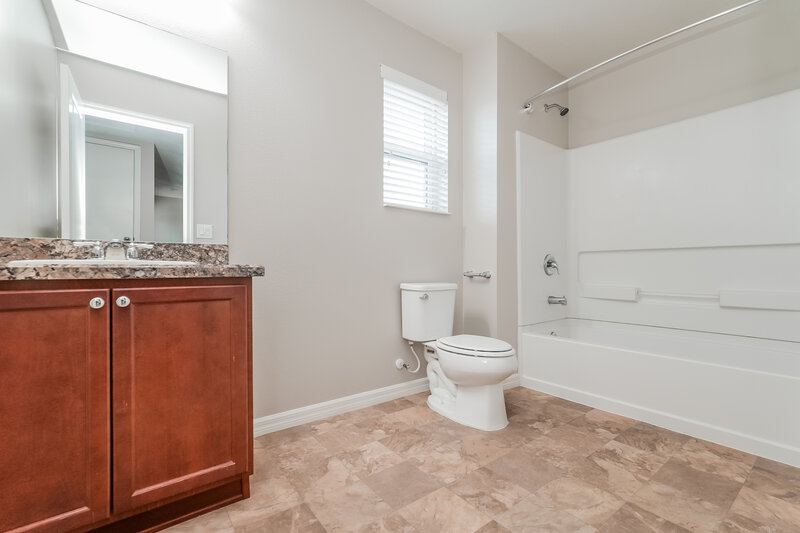 2,400/Mo, 10635 Laguna Plains Drive Riverview, FL 33578 Bathroom View