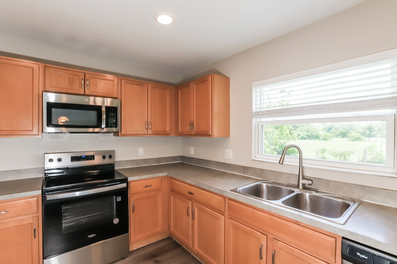 3,690/Mo, 10716 Southern Forest Dr Riverview, FL 33578 Kitchen View 2