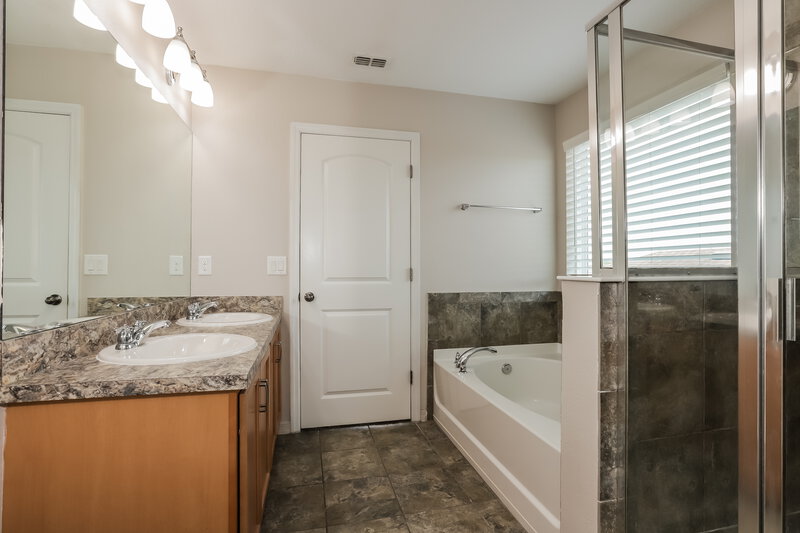 3,690/Mo, 10716 Southern Forest Dr Riverview, FL 33578 Main Bedroom View