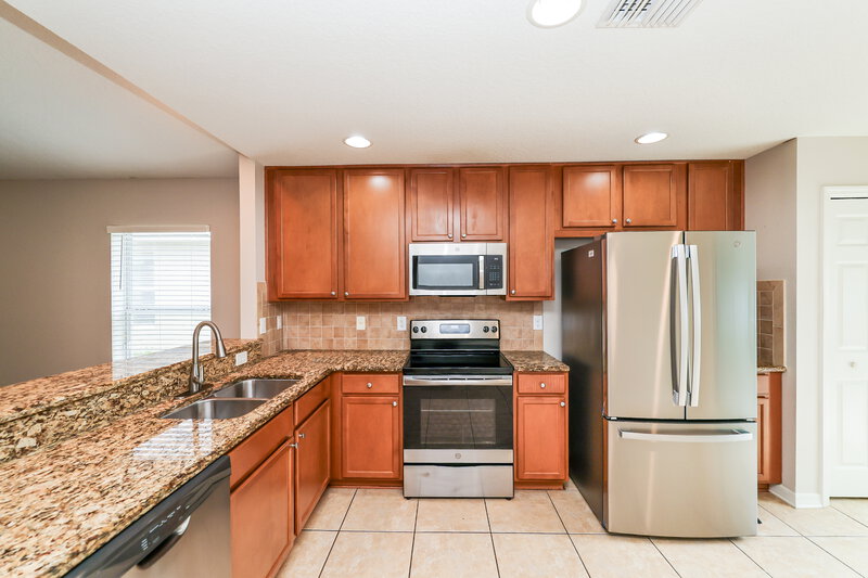 1,870/Mo, 10323 Holland Rd Riverview, FL 33578 Kitchen View 3