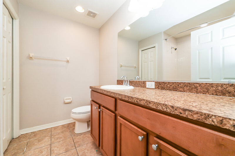 1,870/Mo, 10323 Holland Rd Riverview, FL 33578 Main Bathroom View