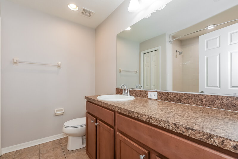 3,170/Mo, 10323 Holland Rd Riverview, FL 33578 Main Bathroom View