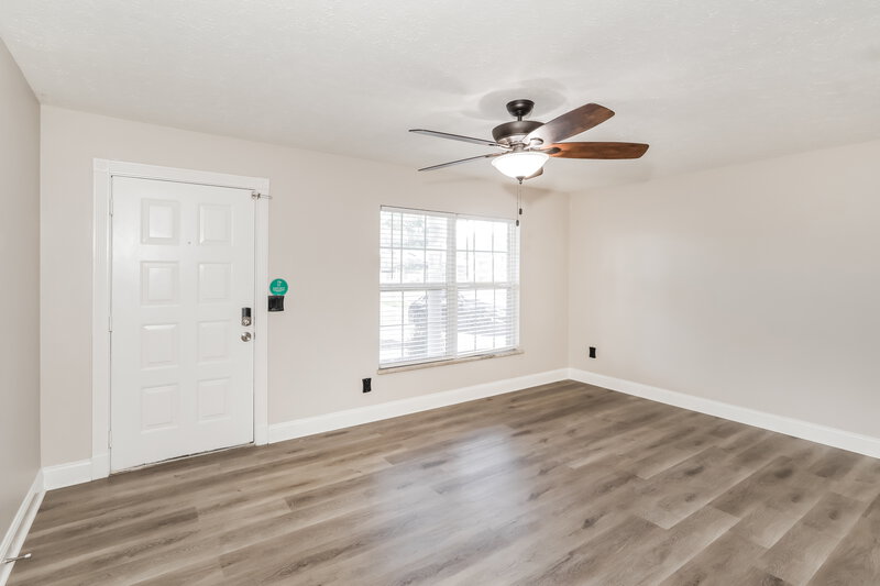 2,090/Mo, 4914 Reagan Ave Seffner, FL 33584 Living Room View
