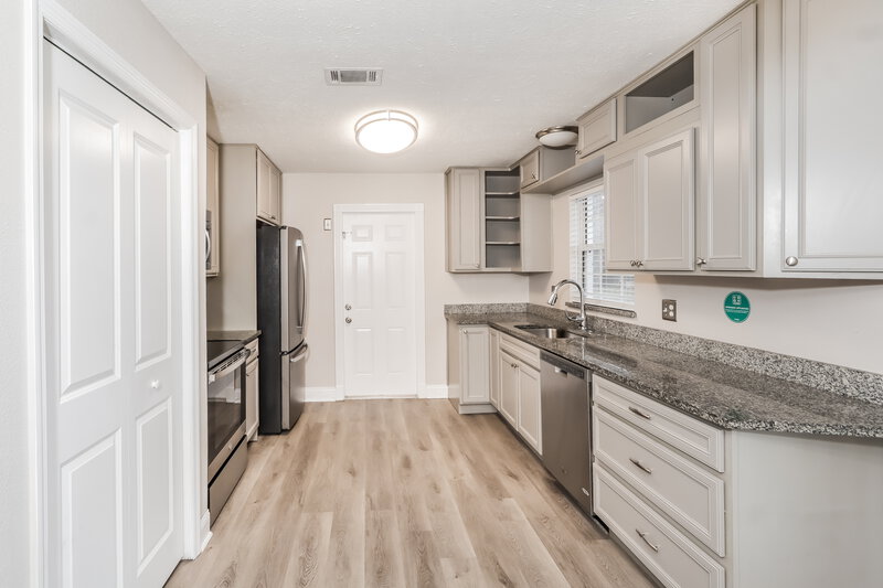 2,090/Mo, 4914 Reagan Ave Seffner, FL 33584 Kitchen View