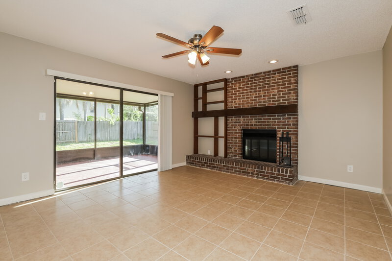 2,595/Mo, 1206 Letona Ln Valrico, FL 33596 Family Room View