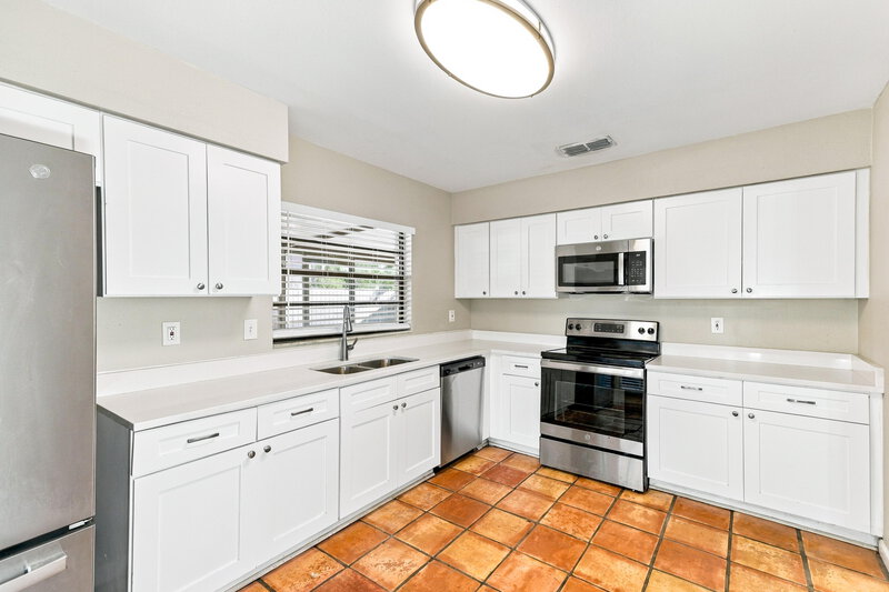 2,580/Mo, 1206 Letona Ln Valrico, FL 33596 Kitchen View
