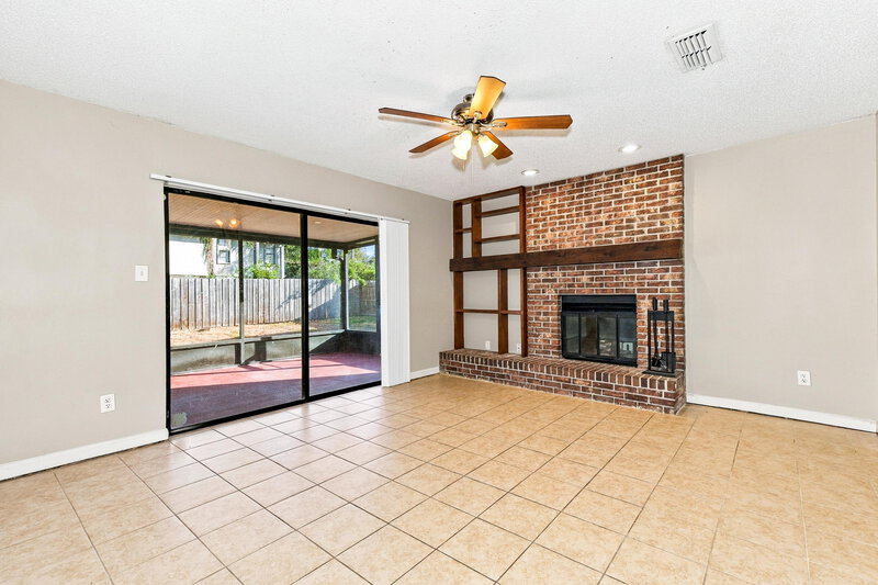 2,580/Mo, 1206 Letona Ln Valrico, FL 33596 Family Room View