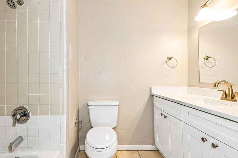 2,580/Mo, 1206 Letona Ln Valrico, FL 33596 Bathroom View