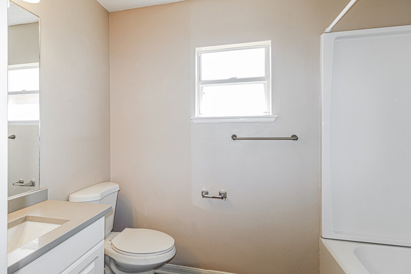 2,025/Mo, 14017 Tudor St Spring Hill, FL 34609 Bathroom View