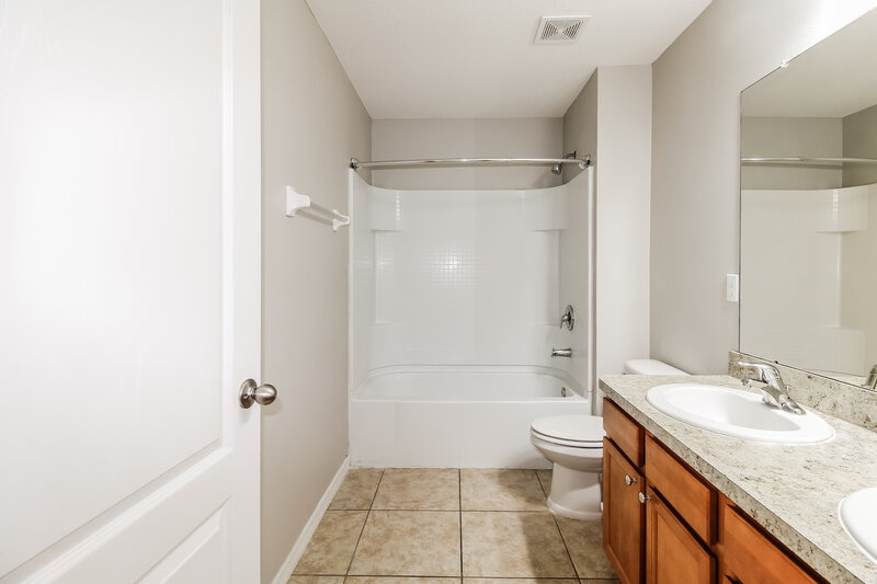 3,600/Mo, 14471 Finsbury Drive Spring Hill, FL 34609 Bathroom View