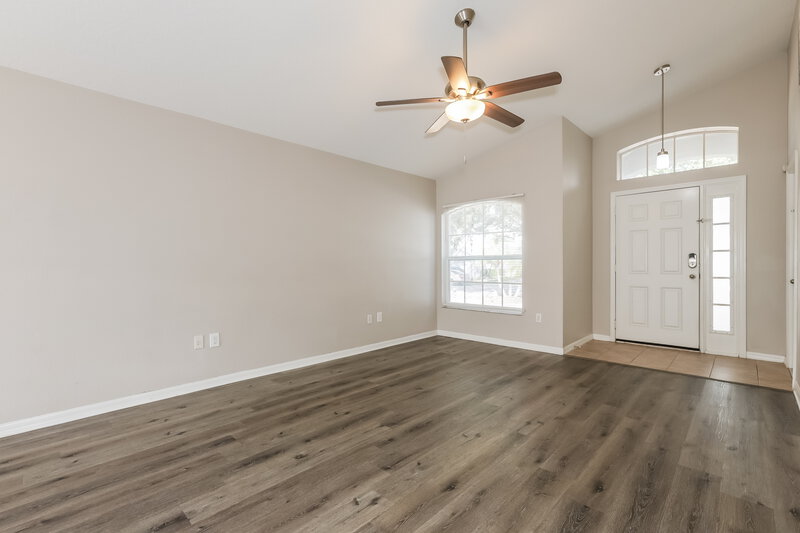 2,140/Mo, 11710 Mango Cross Ct Seffner, FL 33584 Living Room View