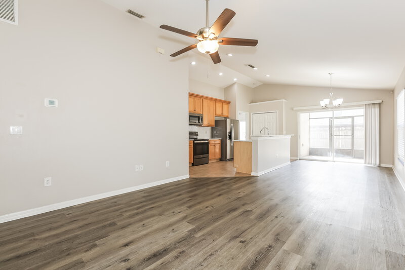 2,140/Mo, 11710 Mango Cross Ct Seffner, FL 33584 Living Room View 2