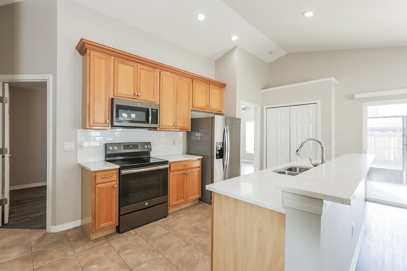 2,140/Mo, 11710 Mango Cross Ct Seffner, FL 33584 Kitchen View