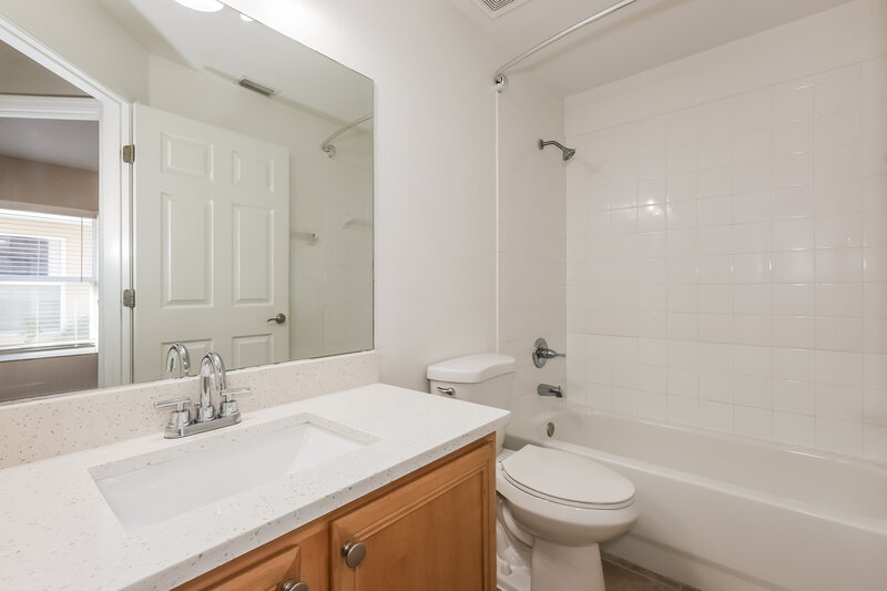 2,140/Mo, 11710 Mango Cross Ct Seffner, FL 33584 Bathroom View