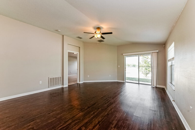 1,935/Mo, 1339 Pasadena Bloom Ln Ruskin, FL 33570 Living Room View