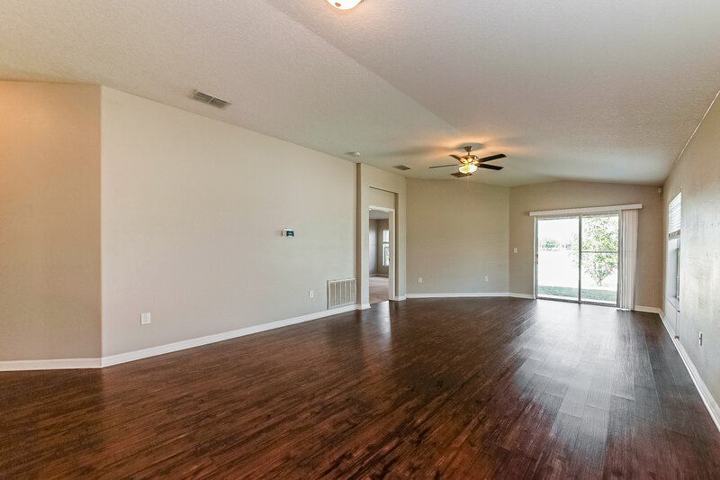 1,935/Mo, 1339 Pasadena Bloom Ln Ruskin, FL 33570 Living Room View 2